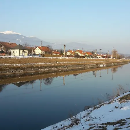 Yvet アパート Sučany