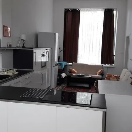 Yvet Apartment *